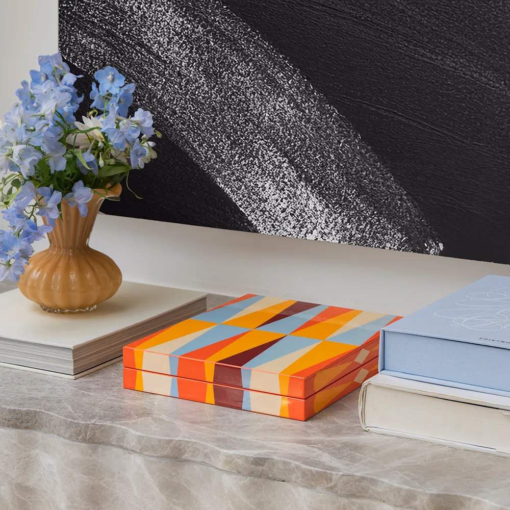 Lackat backgammonspel, Rött