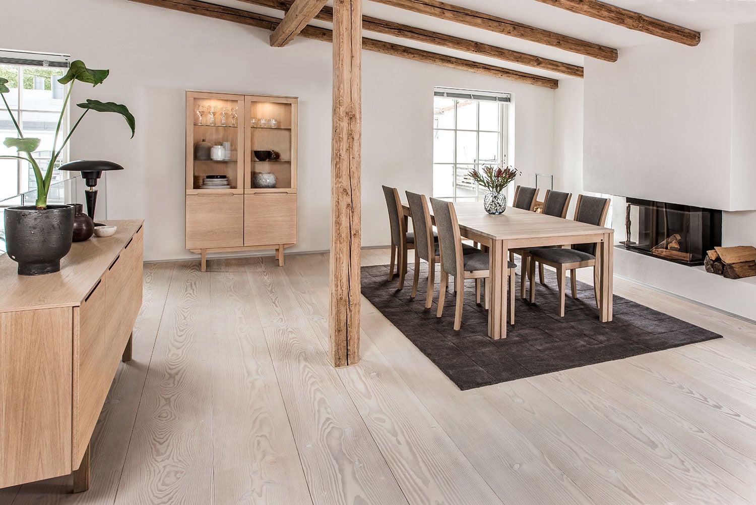 Sm307 Vitrinskåp Valnöt Lack 98X41X182Cm 