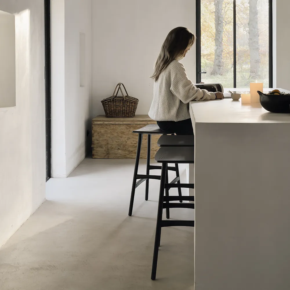 Osso Barpall Låg Svartlackad ek