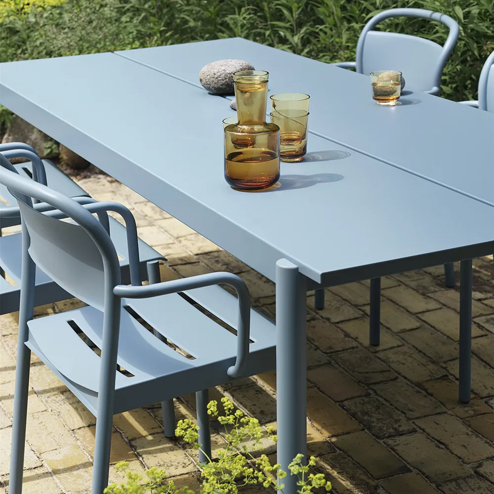 Alternativ bild 1 för Muuto - Linear Steel Table - Trädgårdsbord - Pale Blue - L140 x D80 x H73,5 cm