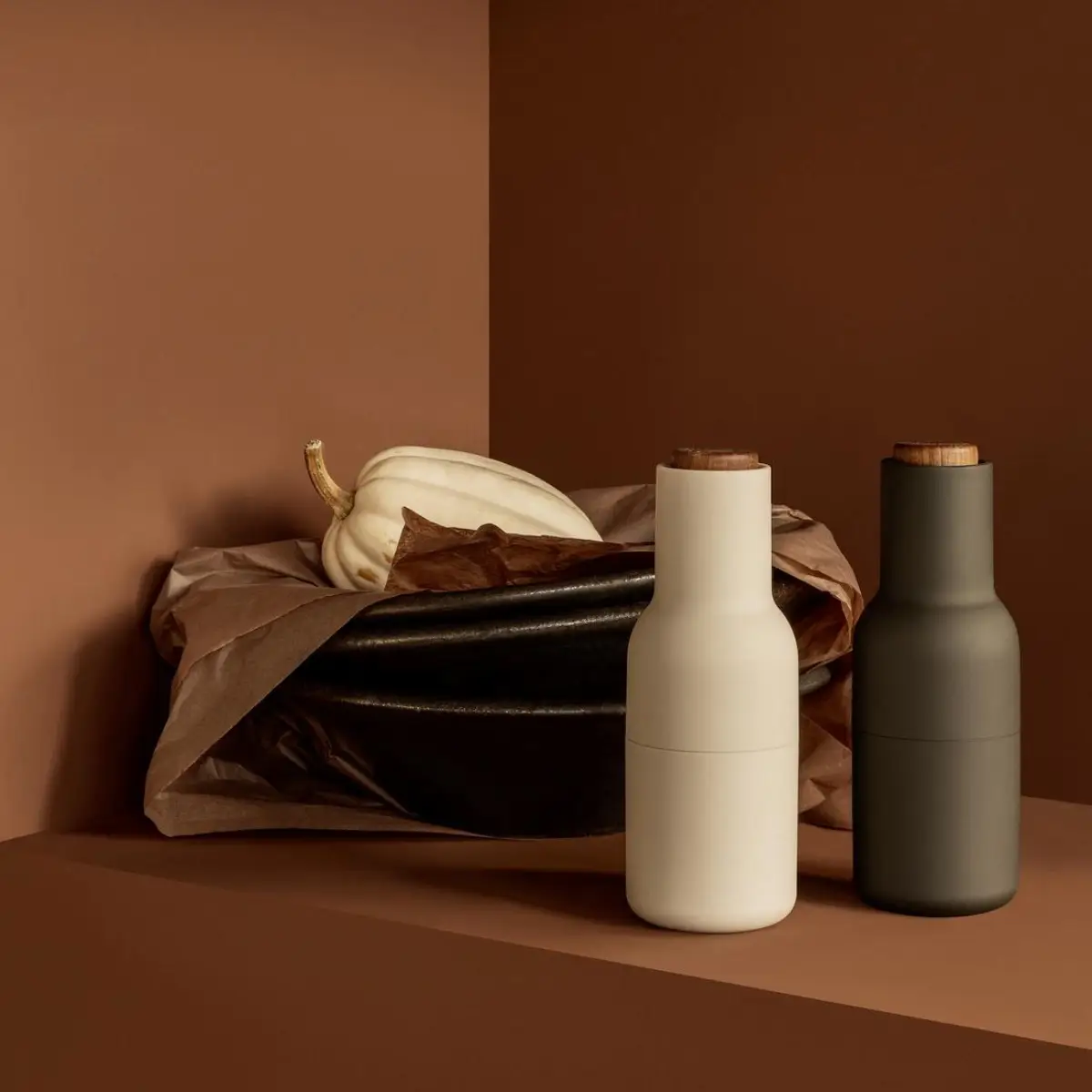 Alternativ bild 1 för Audo Copenhagen - Bottle Grinder 2-pack - Kvarn - Ash / Carbon Beech - H: 20,7 cm Ø: 7,5 cm