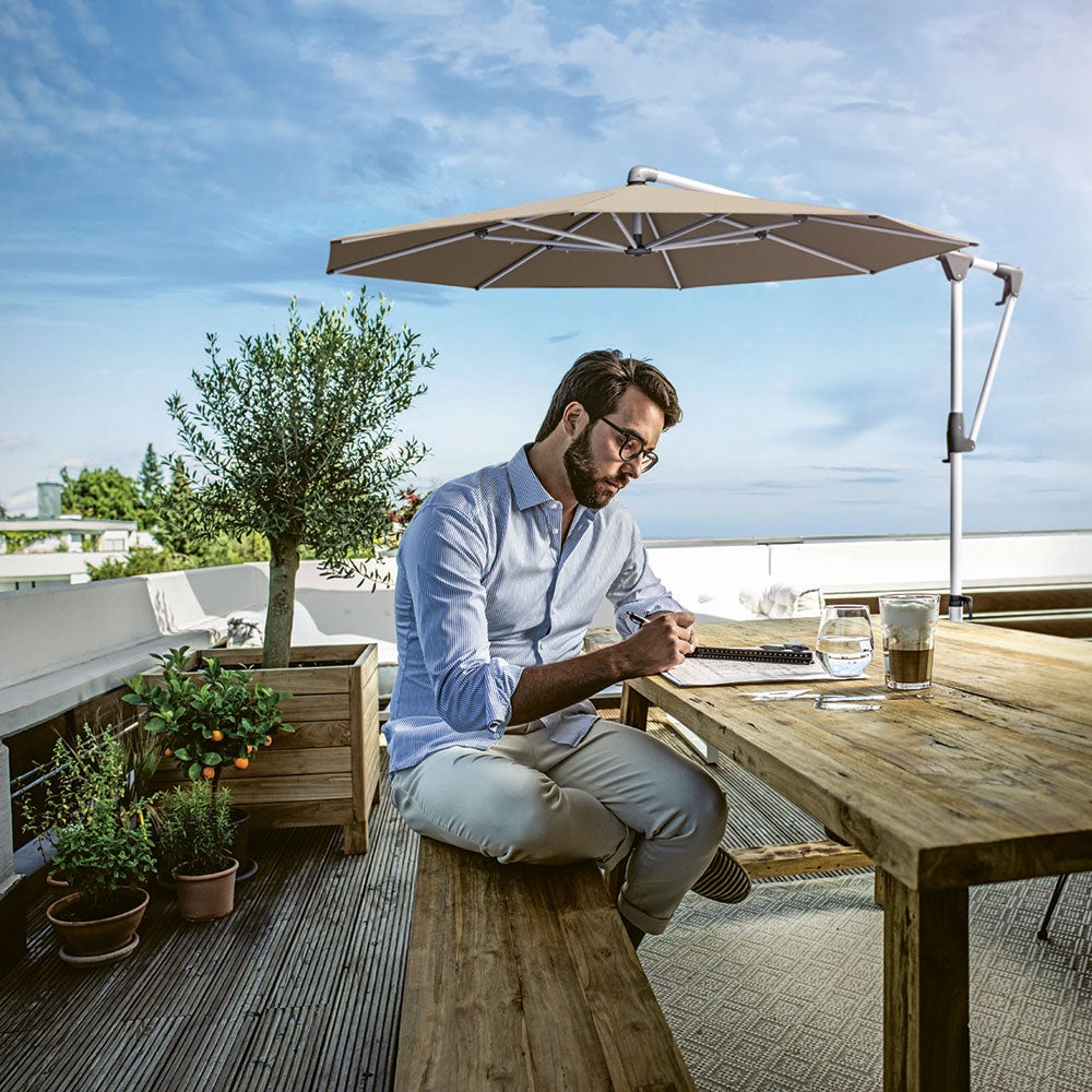 Sunwing Casa frihängande parasoll 330 cm kat.5 antracite alu / 650 camel 