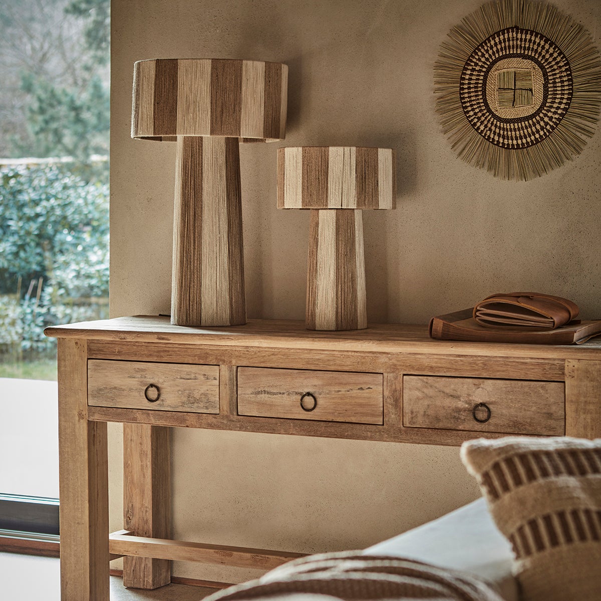 JULLAN bordslampa vit/natur 72 cm