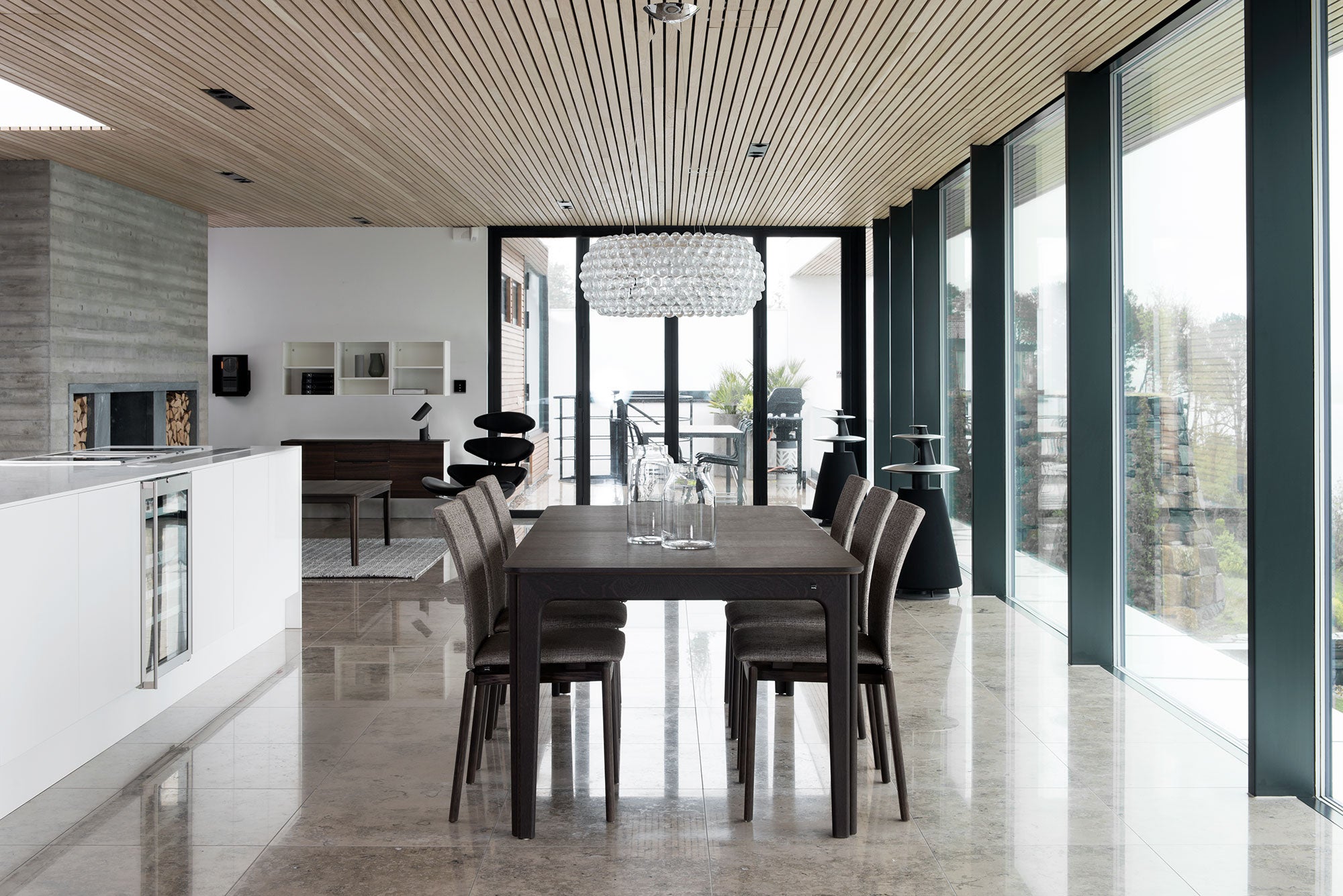 Sm27 Bord Ek Vitolja/Svart Nanolaminat