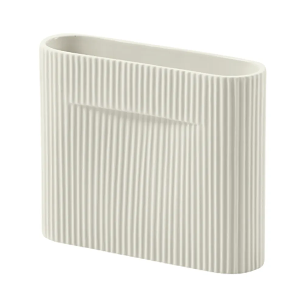 Alternativ bild 0 för Muuto - Ridge Vase - Vas - Small - Off-White - W6 x L20 x H16,5 cm