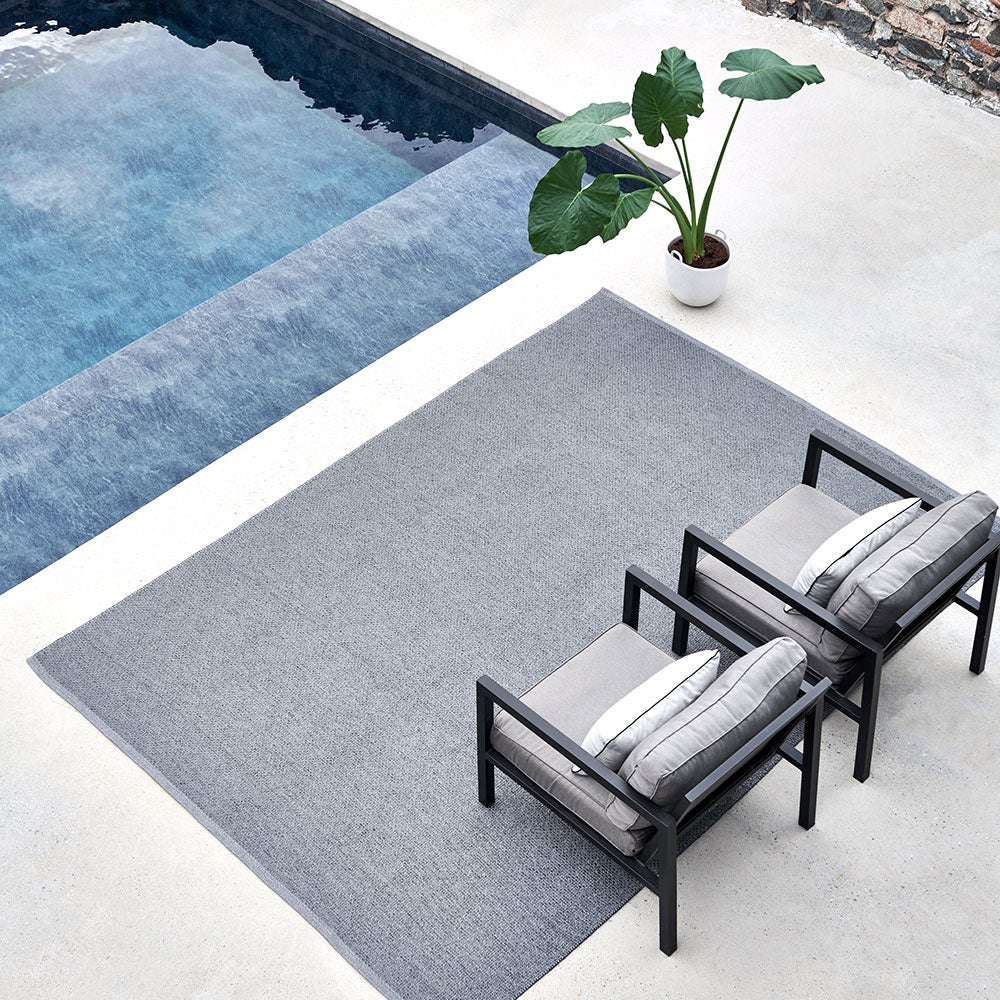 Svea matta 70x90 cm granit / black metallic 