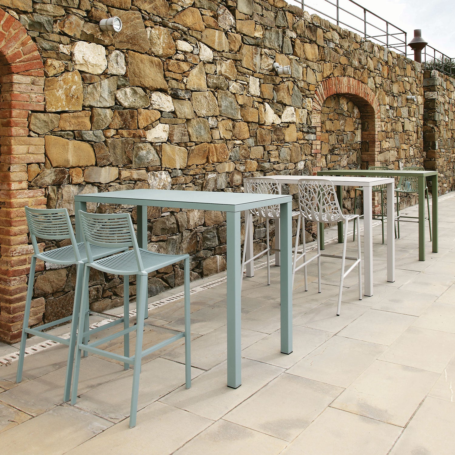 Easy barstol 77 cm Pearly Gold aluminium med fotstöd i rostfritt