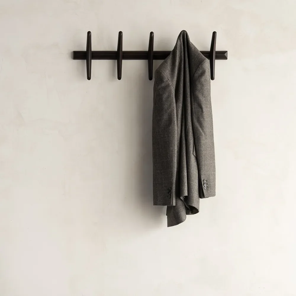 PI klädhängare mörbrun lackad mahogny