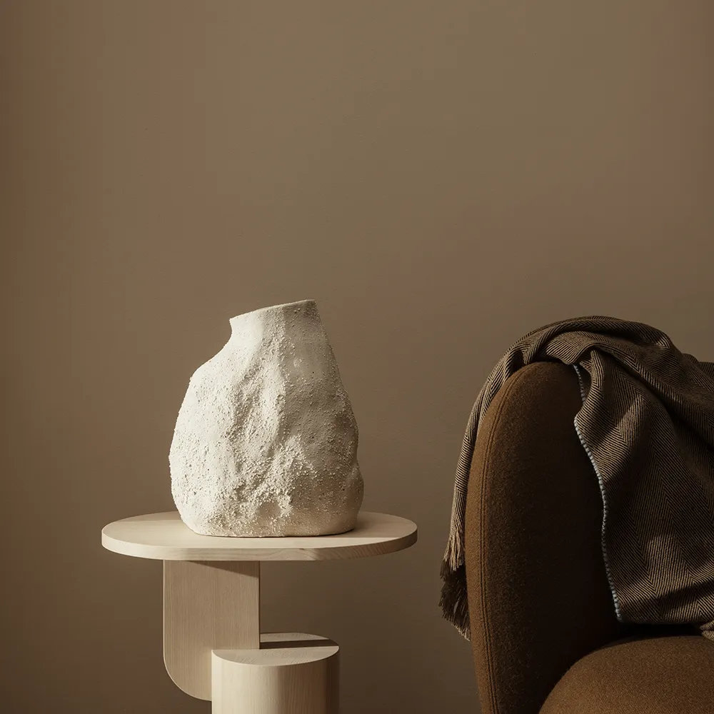 Alternativ bild 1 för Ferm Living - Vulca Vase - Vas - Off-White - Large - W30 x H45 x D27 cm