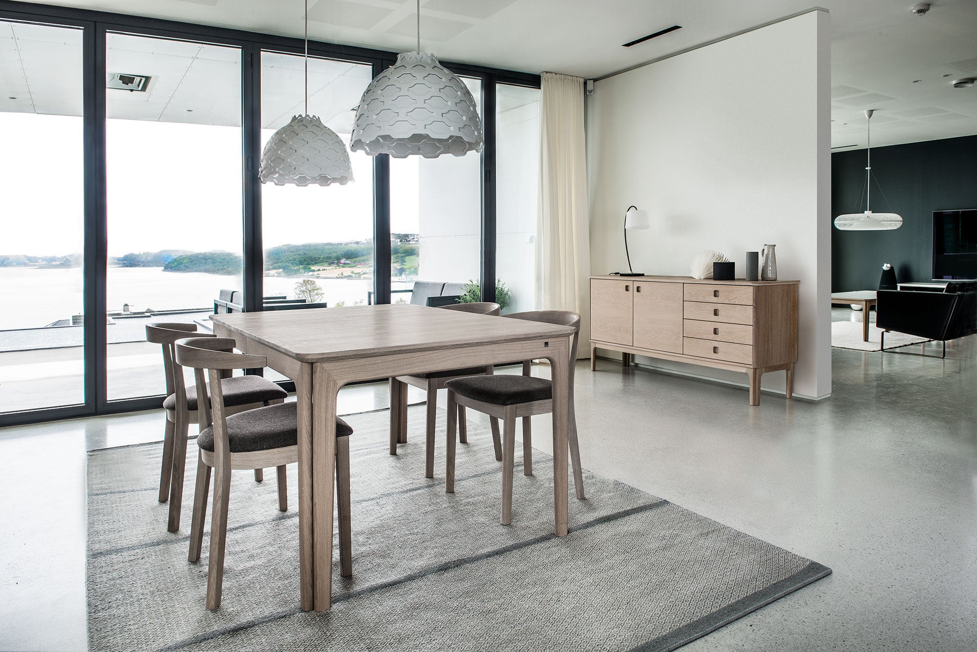 Sm26 Bord Ek Lack 155-308/359X101X74Cm 