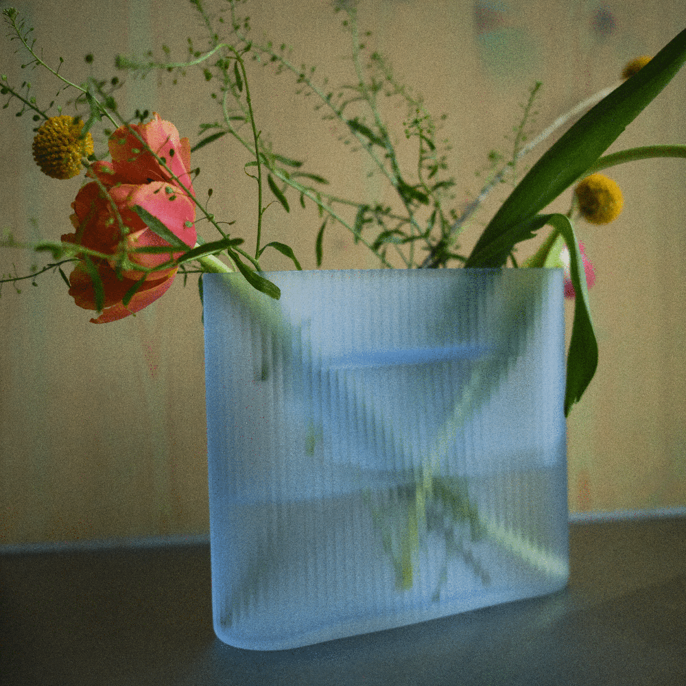  Ridge Vase / H 16,5 cm / 6.7 - White Frosted Glass 