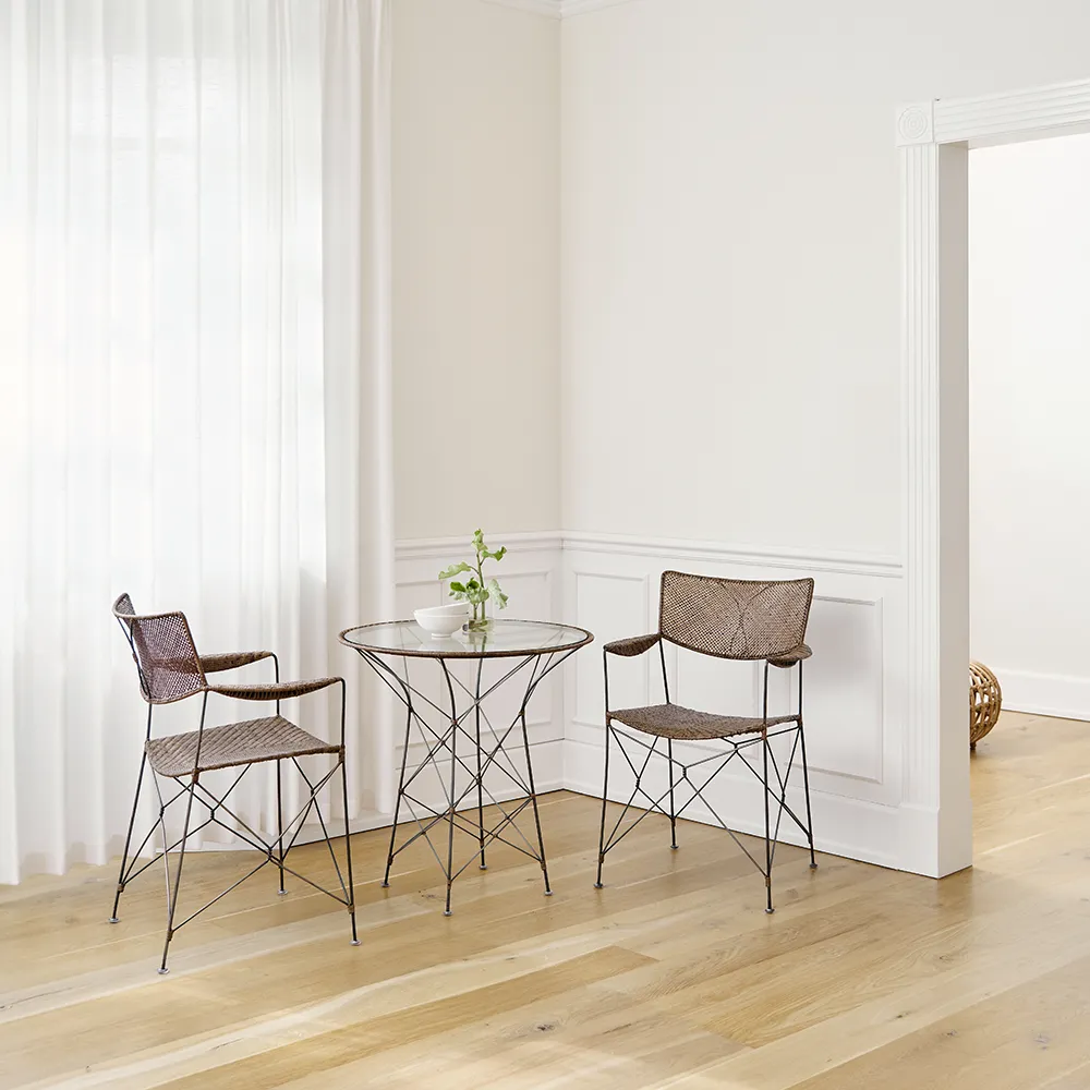 Funky cafébord med glas hazelnut 