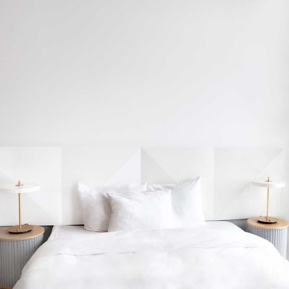 Audacious Sidobord Ek/Sterling