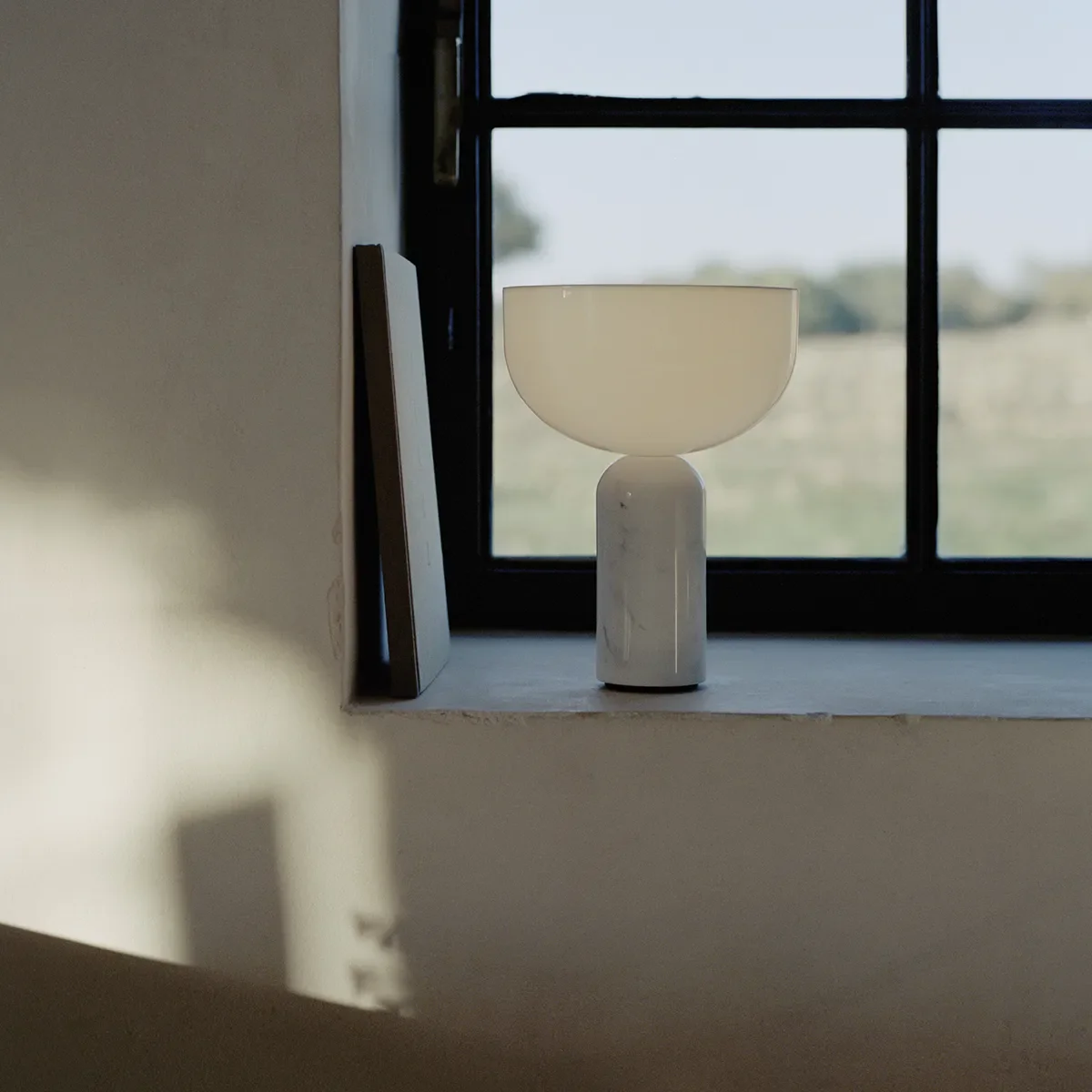Kizu Bärbar bordslampa Vit Marble