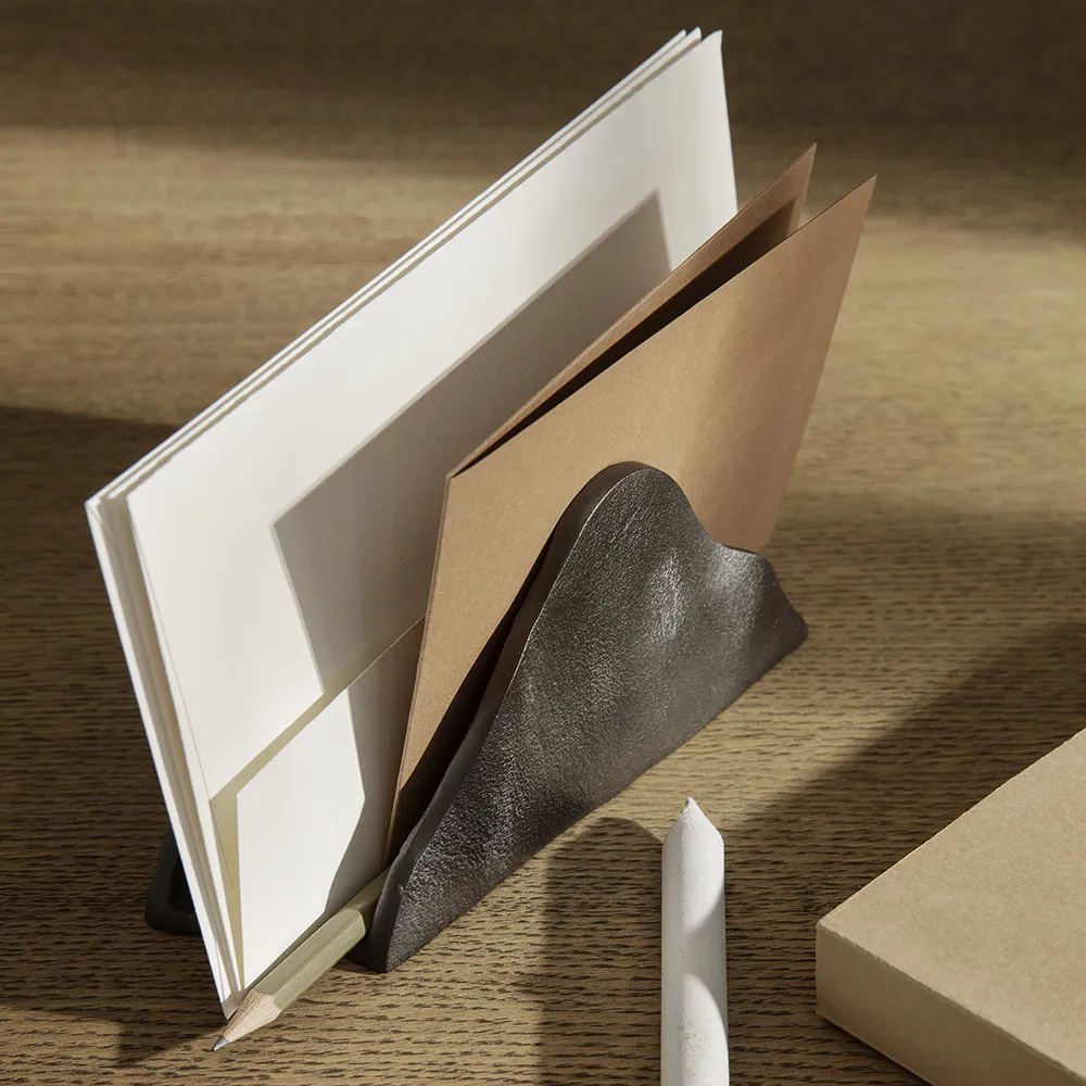 Alternativ bild 1 för Ferm Living - Yama holder - Behållare - Blackened Aluminium - W: 16.5 x H: 9.5 x D: 4.9 cm