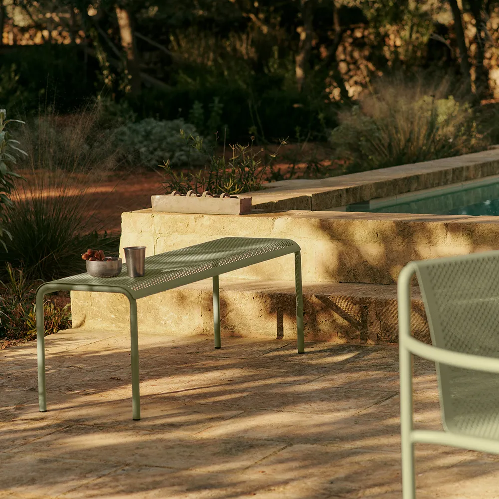 Alternativ bild 1 för Ferm Living - Dapple Bench - Trädgårdsbänk - Tea Green - W130 x D39.8 x H45 CM