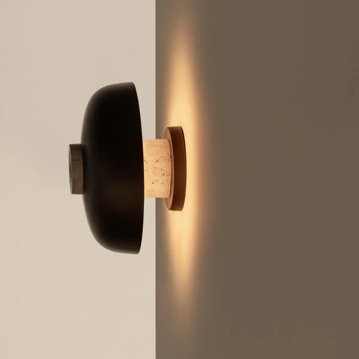 Reverse Vägglampa Travertine, Sand/Alu. Bronzed