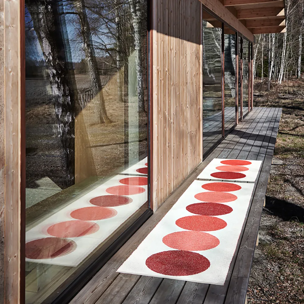 Alternativ bild 1 för Pappelina Otto plastmatta 70 x 140 cm, berry