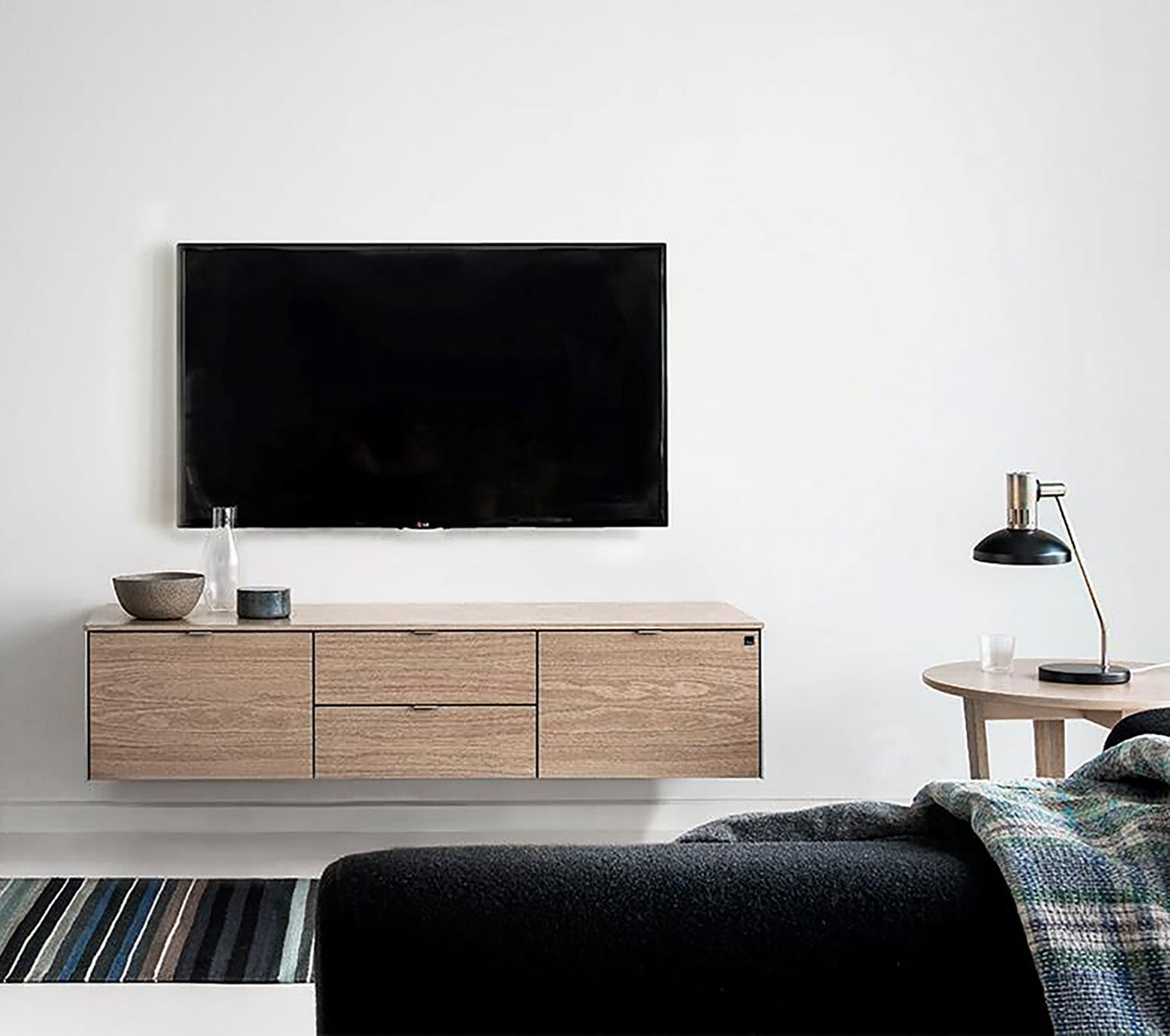 Sm931 Tv-Bänk Ek Lack 146X44X40Cm 