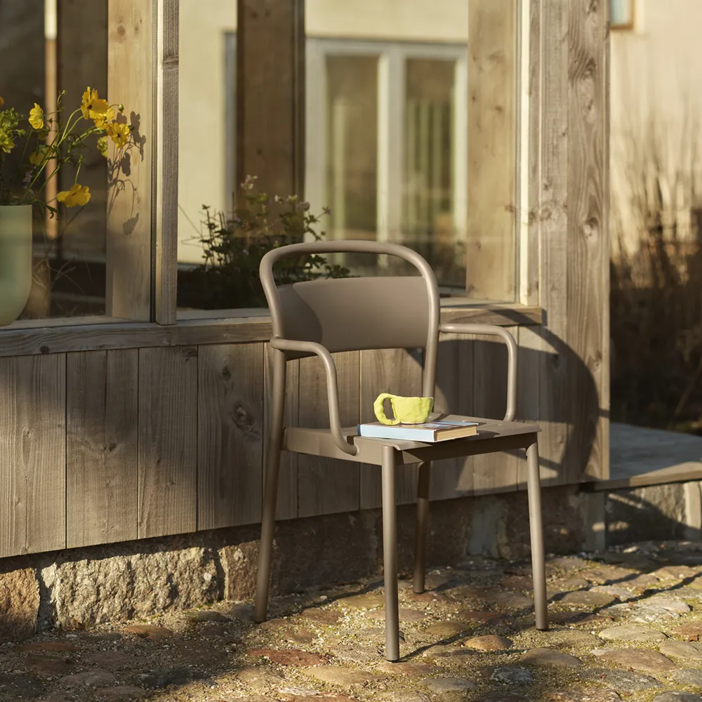 Linear Steel Karmstol Taupe