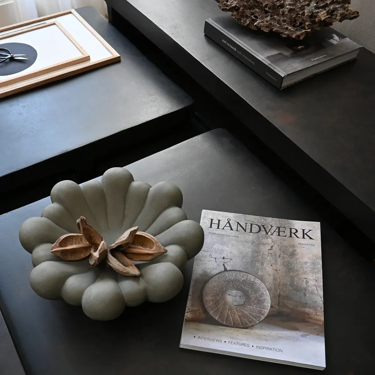 Handgjord Dekorationsskål Bloom Dark Grey Ø 28,5 cm