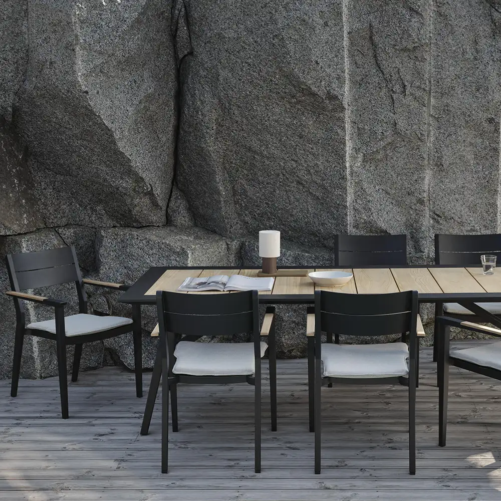 Chios karmstol svart inkl dyna 